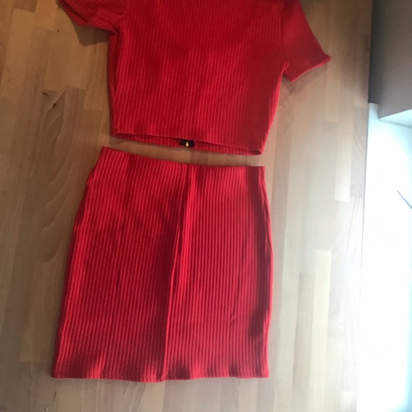 Brand New - 2 Piece Set - Skirt and matching Top - Picture 3 of 5